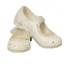 Dekorace bílých botiček – 12x10x8 cm