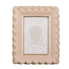 Růžový fotorámeček s vlnkovaným okrajem Alémi – 10x2x13 cm na fotografii 6x9 cm