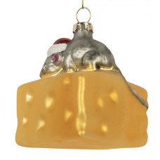 Skleněná vánoční ozdoba sýr ementál s myškou v santaclausovské čepici – 8x8x8 cm